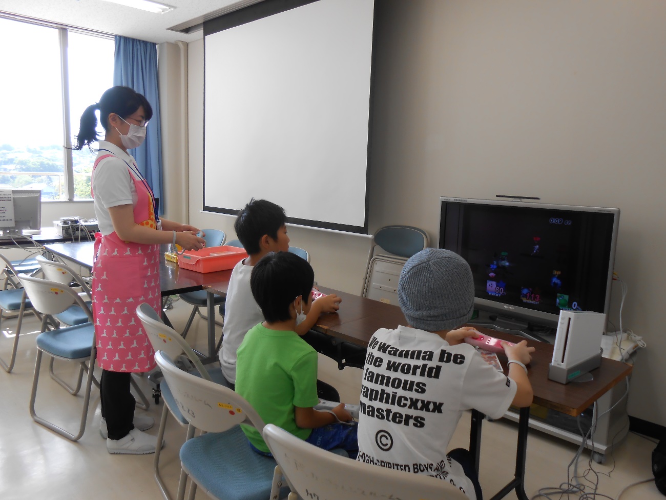 医学部附属病院の小児科病棟でボランティア活動、メンバーも増え定着してきました!