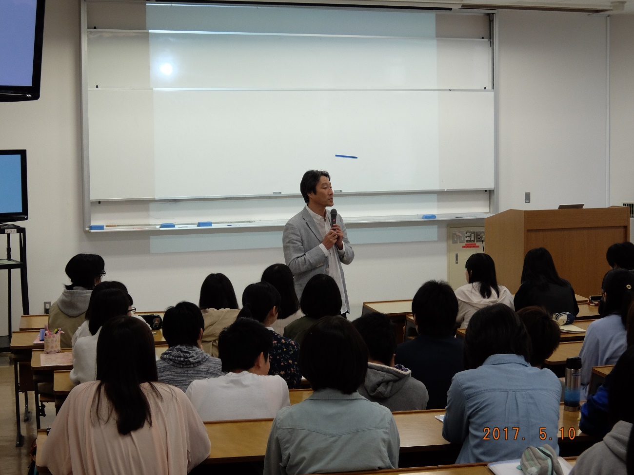 ＷＨＯのフィリピン事務所の遠田耕平先生が今年も本学を訪れ、特別授業を行ってくれました。