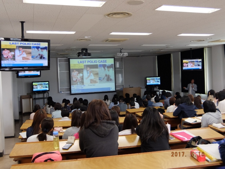 WHOのフィリピン事務所の遠田耕平先生が今年も本学を訪れ、特別授業を行ってくれました。