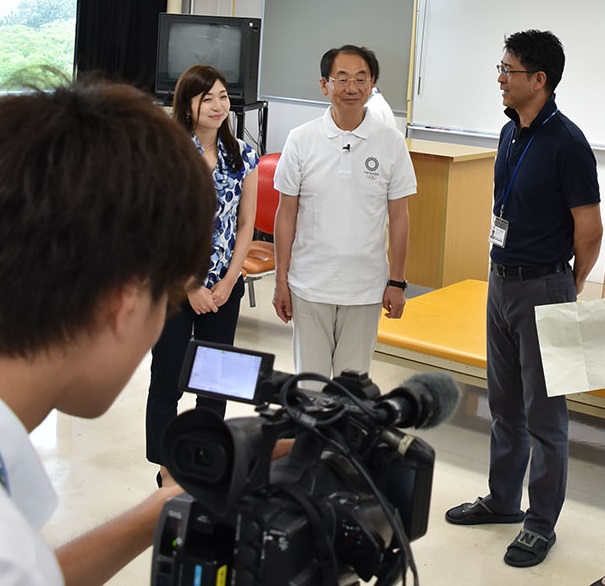 本学の若狭正彦教授が出演する市政広報テレビ番組「わがまち大好き秋田市長です」の収録が本学で行われました。
