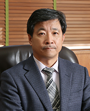 秋田大学 大学院医学系研究科長　尾野　恭一