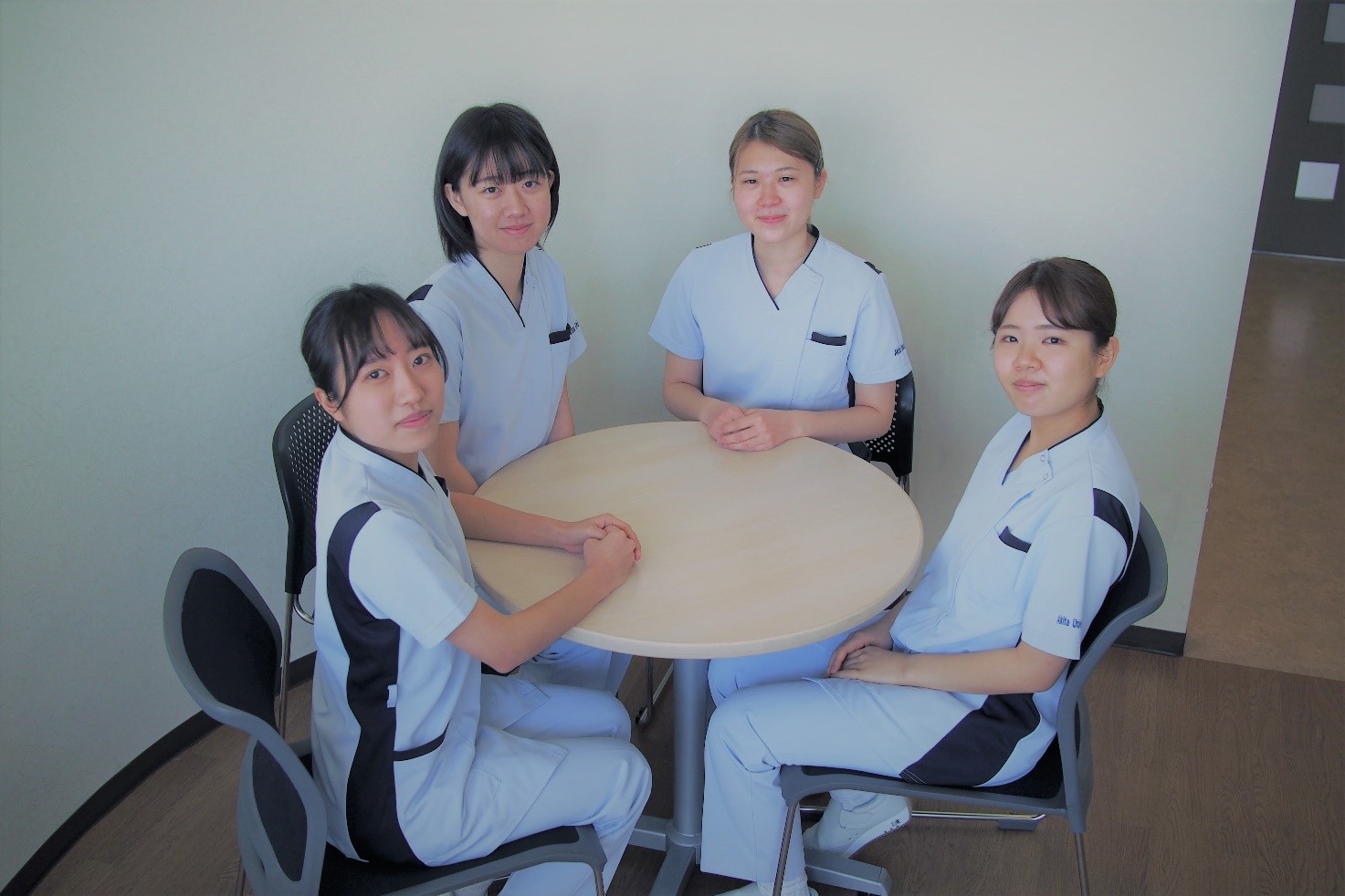 看護学専攻のユニフォーム